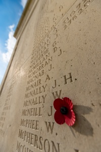 Muur met namen op Tyne Cot